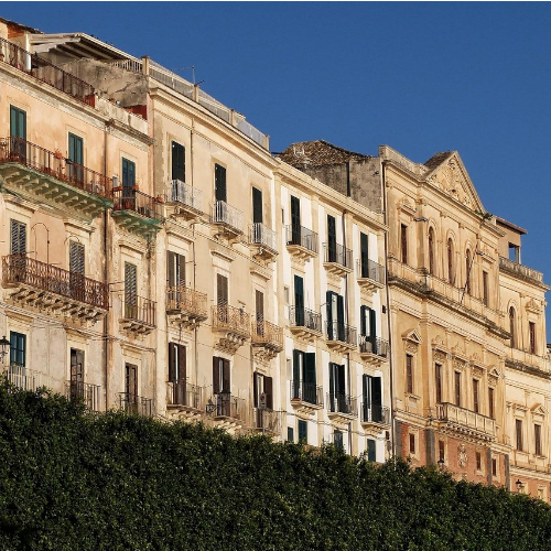 Palazzi storici a Siracusa: la ristrutturazione in questi casi deve seguire precisi dettami di restauro conservativo.